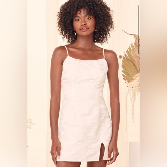 Lulus Dresses & Skirts - White lulus jacquard mini dress